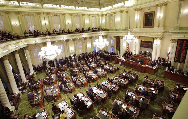 California lawmakers gather for Gov. Jerry Brown’s annual State of the State address on January 24, 2017, in Sacramento, California. New bills proposed by state legislators tackle the state’s issues with water sustainability.(Rich Pedroncelli, AP)