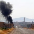 Smoke rises from Taybat al Imam town after rebel fighters from the hardline jihadist Jund al-Aqsa advanced in the town in Hama province, Syria August 31, 2016. REUTERS/Ammar Abdullah
