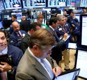 Traders work on the floor of the New York Stock Exchange (NYSE) in New York City, U.S., September 28, 2016.  REUTERS/Brendan McDermid/File Photo