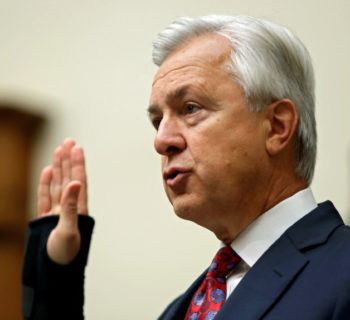 Wells Fargo CEO John Stumpf is sworn in before the House Financial Services Committee on Capitol Hill in Washington, DC, U.S. September 29, 2016. REUTERS/Gary Cameron