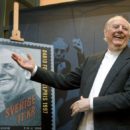 Italian 1997 Nobel literature prize winner Dario Fo reacts on unveiling a commemorative postage stamp in Stockholm November 13, 2008.   REUTERS/Scanpix/Anders Wiklund