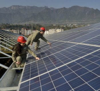 --FILE--Chinese workers check solar panels at a rooftop photovoltaic power station at a plant in Zigui county, central China's Hubei province, 22 December 2016.
China will plow 2.5 trillion yuan ($361 billion) into renewable power generation by 2020, the country's energy agency said on Thursday (5 January 2016), as the world's largest energy market continues to shift away from dirty coal power towards cleaner fuels. The investment will create over 13 million jobs in the sector, the National Energy Administration (NEA) said in a blueprint document that lays out its plan to develop the nation's energy sector during the five-year 2016 to 2020 period. The NEA said installed renewable power capacity including wind, hydro, solar and nuclear power will contribute to about half of new electricity generation by 2020. The agency did not disclose more details on where the funds, which equate to about $72 billion each year, would be spent. Still, the investment reflects Beijing's continued focus on curbing the use of fossil fuels, which have fostered the country's economic growth over the past decade, as it ramps up its war on pollution.