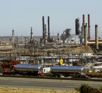 Chevron Corp's refinery is shown in Richmond, California August 7, 2012.  REUTERS/Robert Galbraith/File Photo
