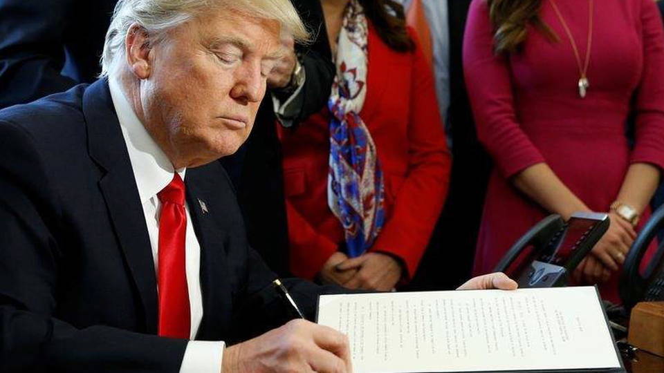 H02 trump signs