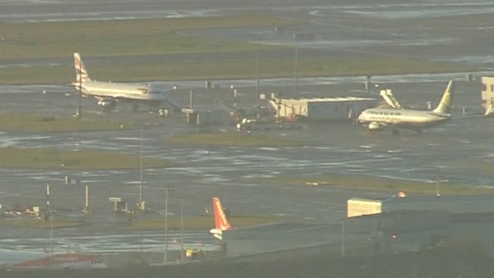 H10 gatwick planes