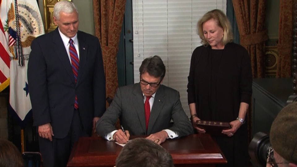 H06 rick perry sworn