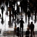 Travelers make their way through Reagan National Airport in Washington December 23, 2015. Unseasonably warm and rainy weather has created foggy conditions have created travel delays to many cities along the East Coast.  REUTERS/Kevin Lamarque