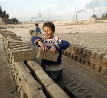 Hazrat 7, works at a brick-making factory in Jalalabad December 17, 2013. REUTERS/Parwiz (AFGHANISTAN - Tags: SOCIETY) - RTX16M62