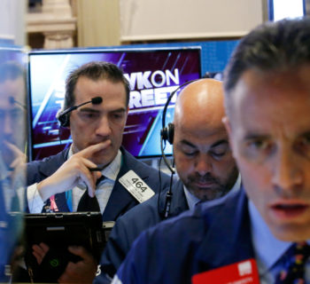 Traders work on the floor of the New York Stock Exchange (NYSE) in New York City, U.S., November 8, 2016.  REUTERS/Brendan McDermid